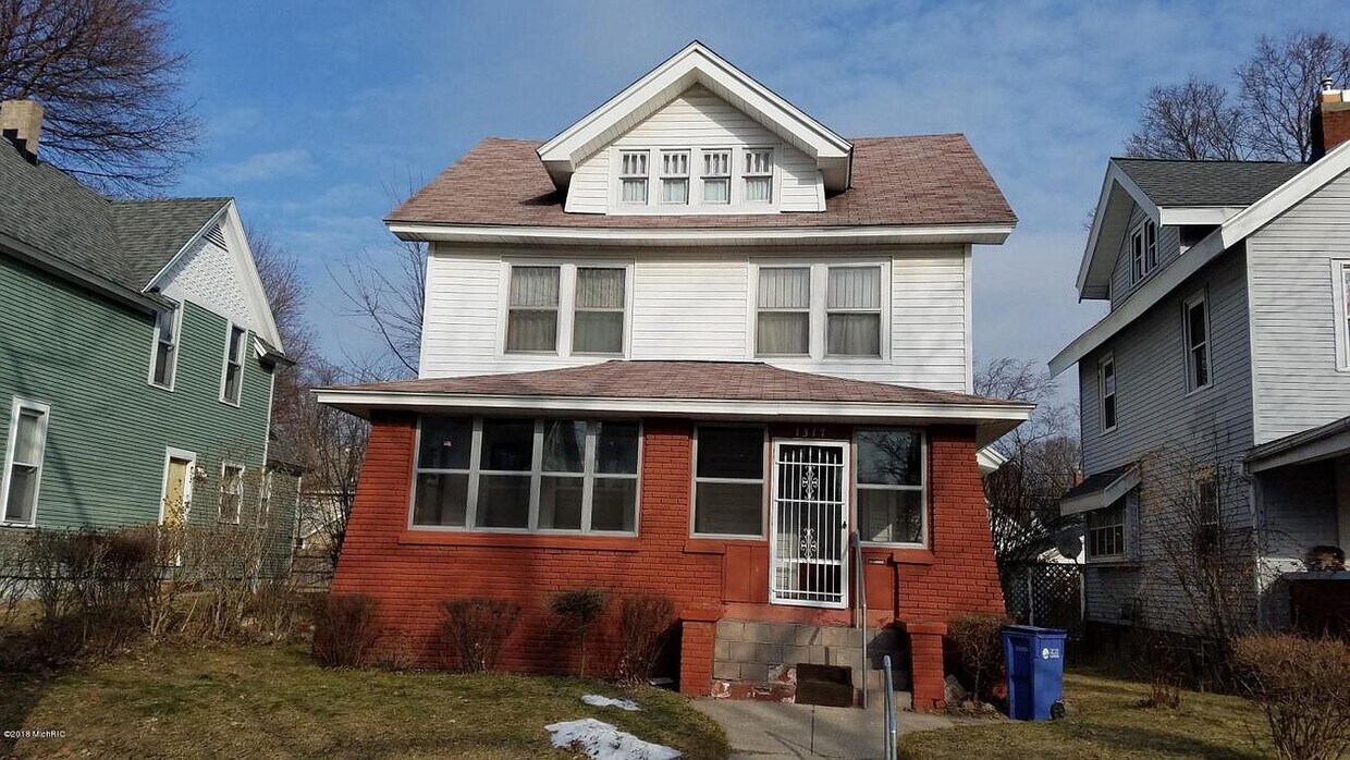 Primary Photo - 1317 Bemis St SE