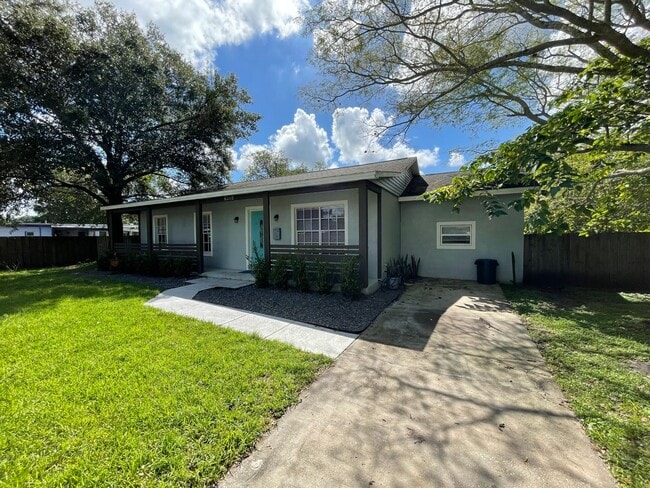 Building Photo - 4 Bedroom, 2 Bathroom Home in Orlando!