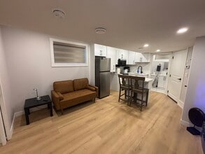 Building Photo - 131 Templeby Pl NE