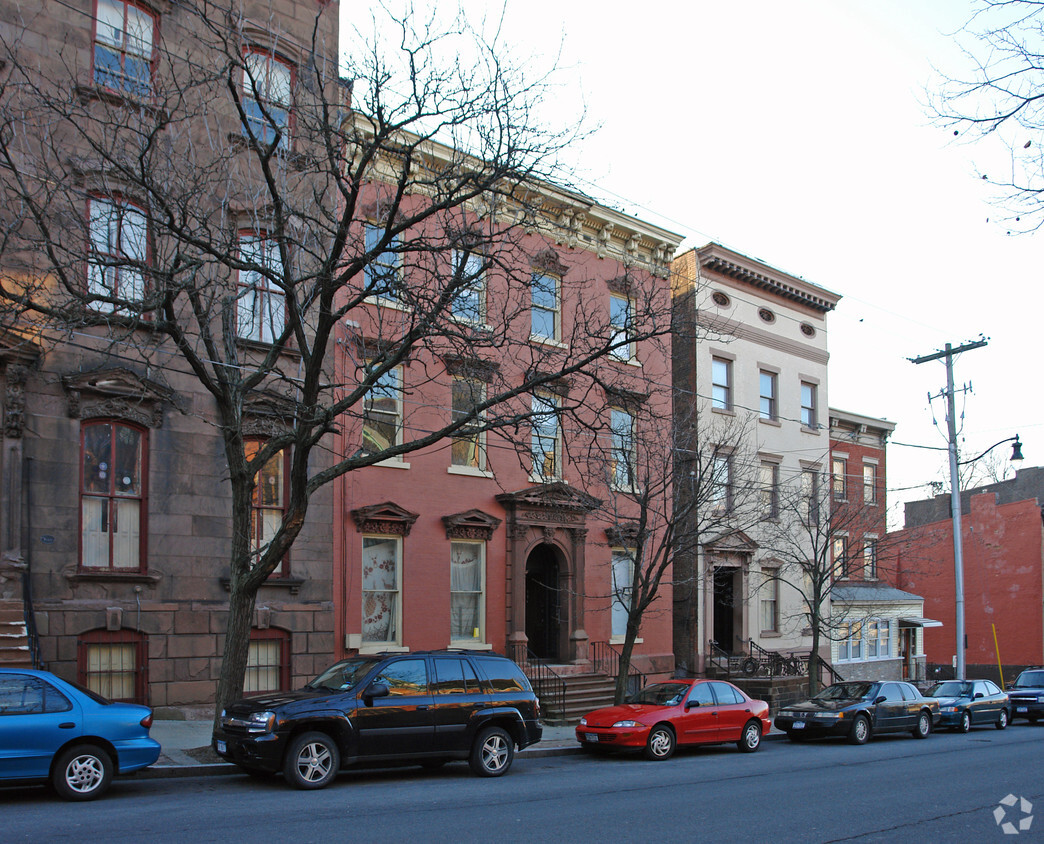Building Photo - 11 Ten Broeck St