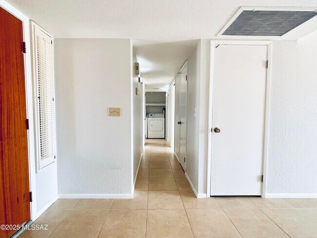 Foto del edificio - 4554 E Camino de Cancun