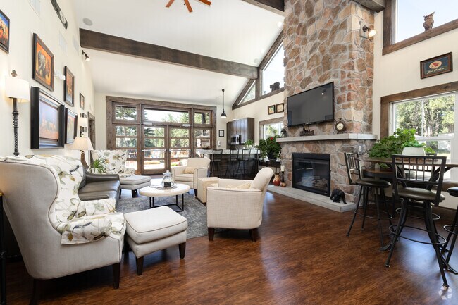 Foto del vestíbulo - Trail Ridge at Woodland Park Apartments
