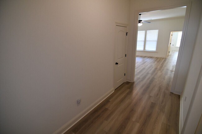 Foto del edificio - Trendy, 3 bedroom, 2 bath home in coveted Kenilworth Crossing Community near LSU
