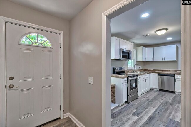 Building Photo - 2121 Fairlamb Ave