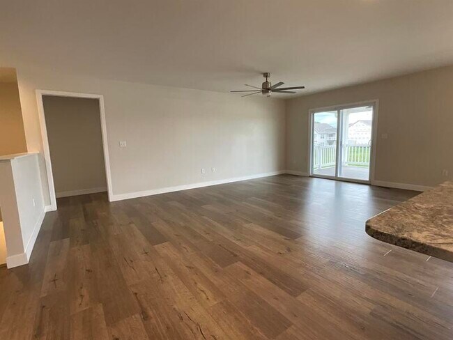 Building Photo - 808 Applewood Creek Dr