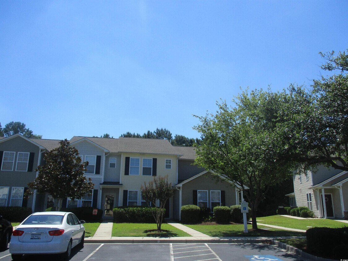 Primary Photo - 121 Olde Towne Way
