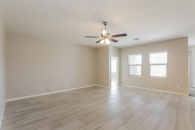 Building Photo - 37317 W Bello Ln