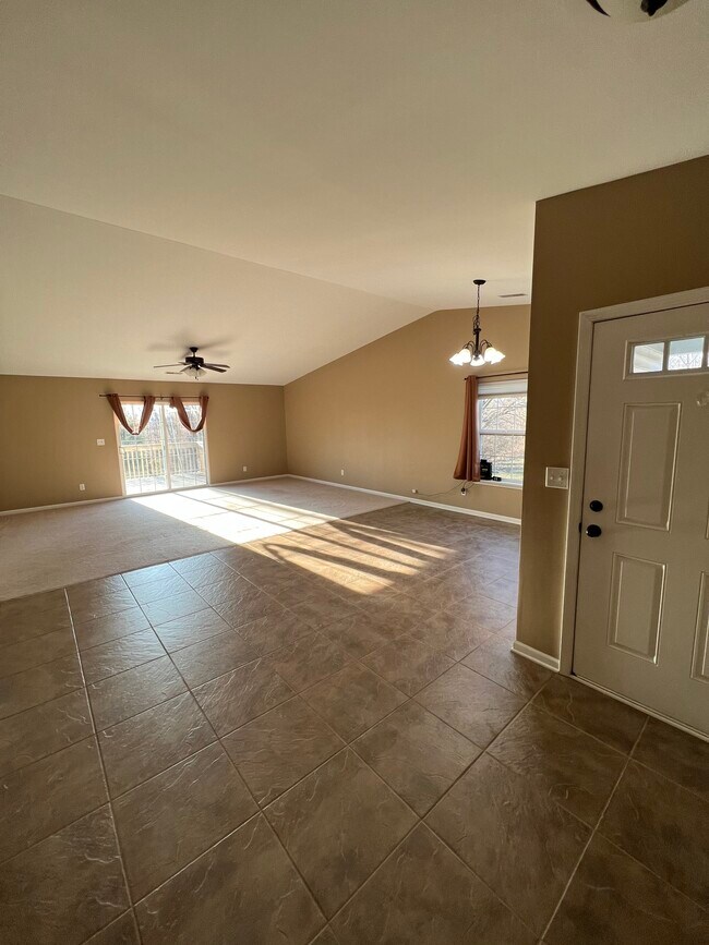 Foto del edificio - 1421 E 177th Ct