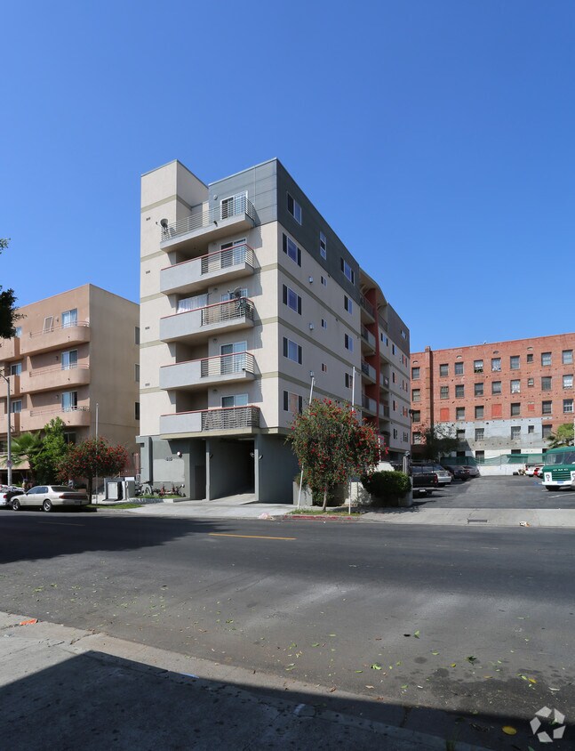 Primary Photo - 815 S Harvard Blvd