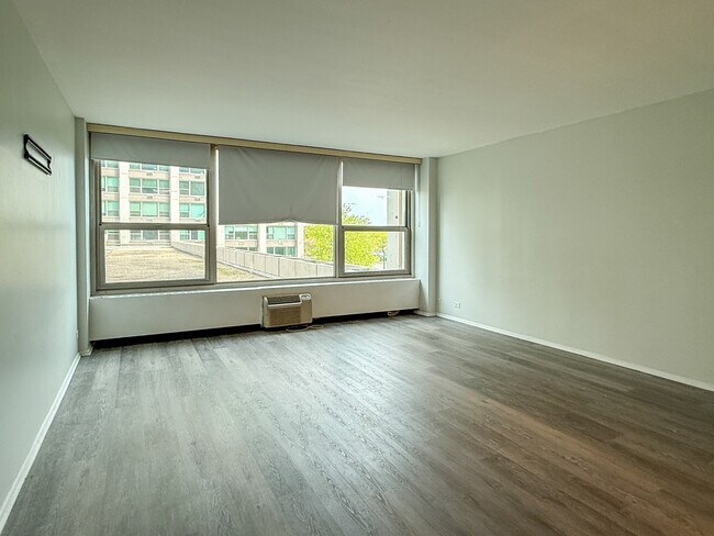 Foto del edificio - 3600 N Lake Shore Dr