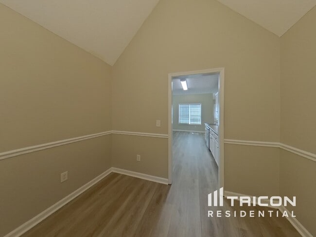 Building Photo - 350 Valley View Dr