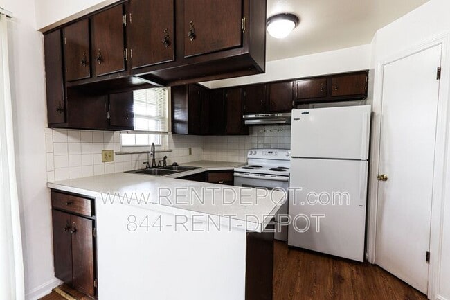 Building Photo - 2947 Ravenswood Dr