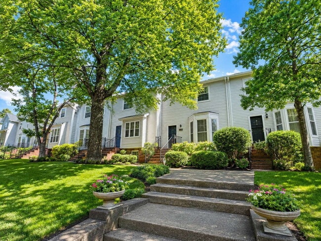 Building Photo - "Charming 2-Bed Oasis with Hardwood Floors & Finished Basement in the Heart of Highland Park"