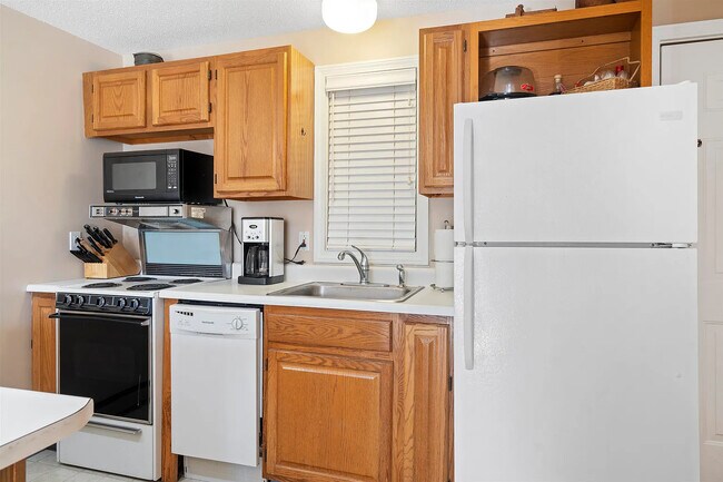 Foto del edificio - 118 Weirs Rd