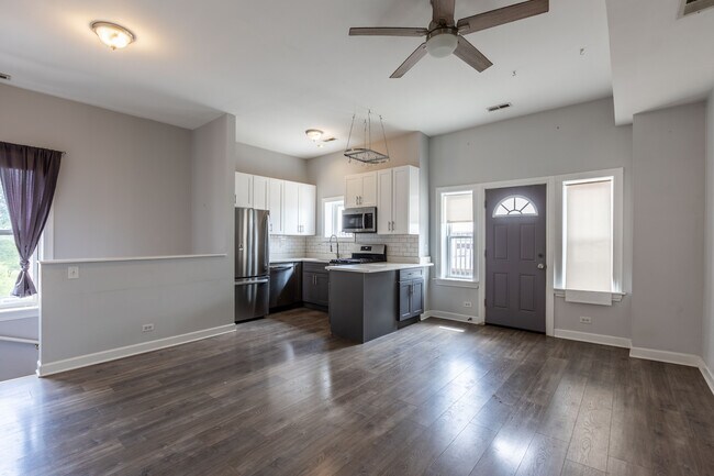 Foto del edificio - 3216 W Augusta Blvd