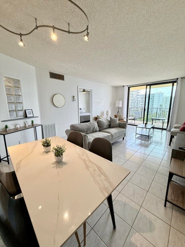 Foto del edificio - 801 N Ocean Blvd