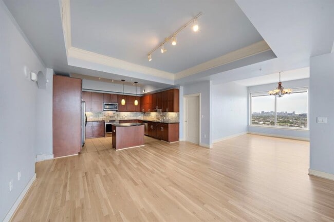 Building Photo - 3333 Allen Pkwy