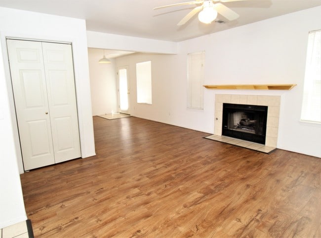 Building Photo - 1004 N Molly Ct