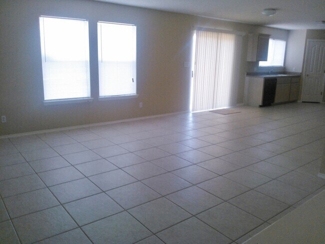 Foto del edificio - 3916 Thunderbird Ave