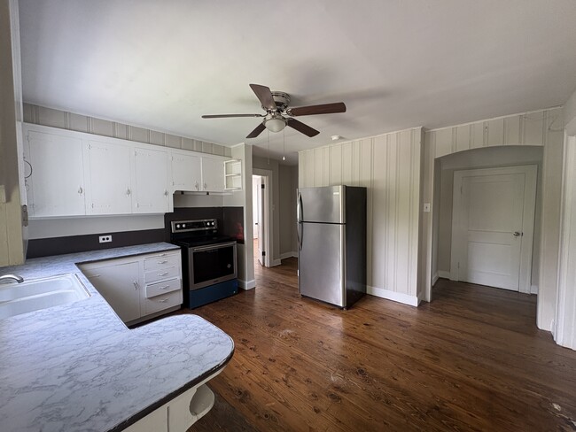Photo - 142 Grove Ave (Madison Heights, VA) House