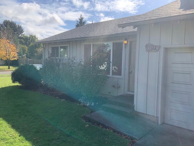 2 Bedroom Duplex in Cal Young Neighborhood - 2 Bedroom Duplex in Cal Young Neighborhood Townhome