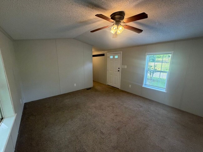 Building Photo - 2476 Cunningham Rd