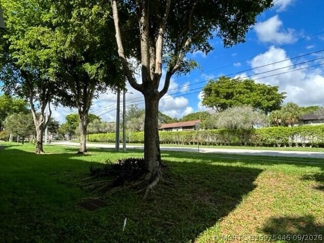 Foto del edificio - 9351 Lime Bay Blvd