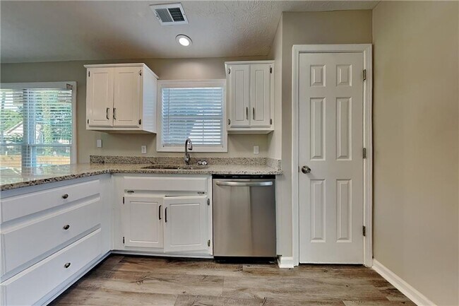 Foto del edificio - 5450 Princeton Oaks Dr