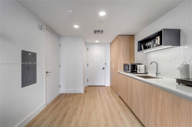 Foto del edificio - 601 NE 1st Ave