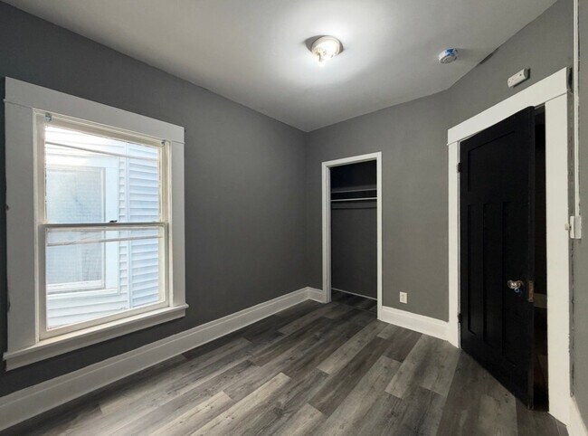 Foto del edificio - 1042 Elmwood Ave