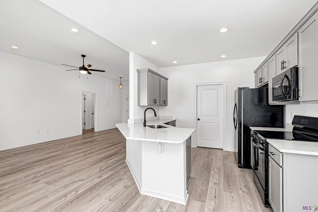 Building Photo - 28307 Moreau Dr