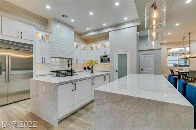 Building Photo - 794 Bolle Way