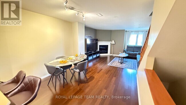 Photo du bâtiment - 390 Crownridge Dr