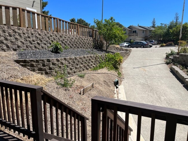 Foto del edificio - Fully Renovated 1-Bedroom Duplex with Large Outdoor Patio in Martinez