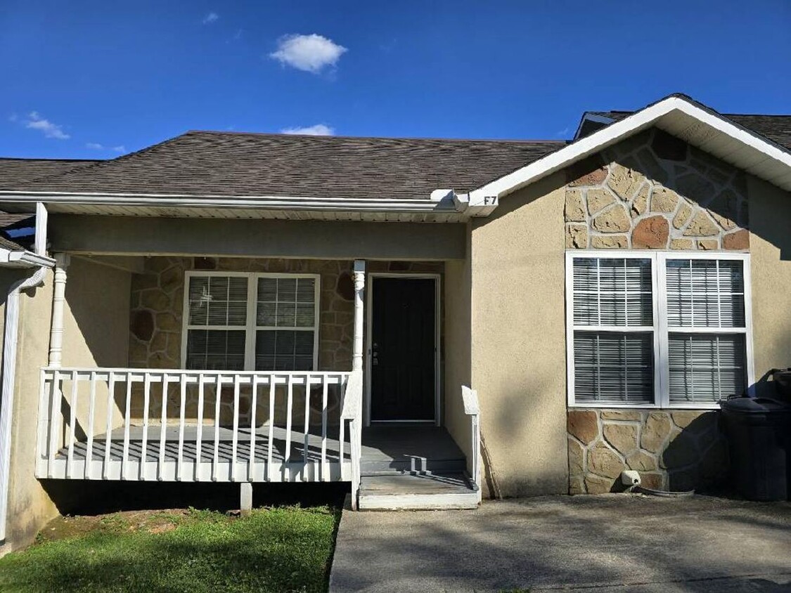 Primary Photo - Jacksboro 37757 - 1 bed, 1 bath villa - Ca...