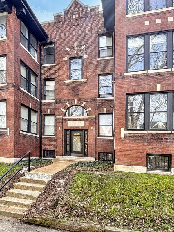 Foto del edificio - 4166 Russell Blvd