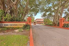 Foto principal - 640 Tennis Club Dr