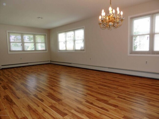 Building Photo - 151 Freeport Blvd
