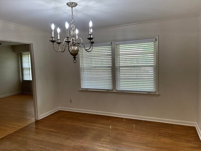 Building Photo - 5151 White Cliff Dr