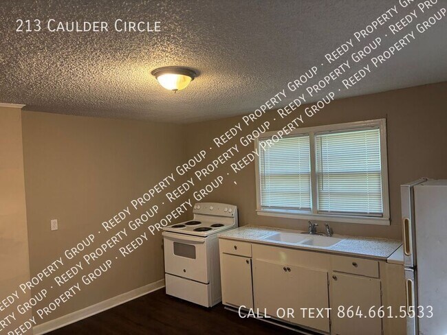 Foto del edificio - 213 Caulder Cir