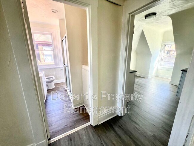 Building Photo - 508 E. 9th Avenue
