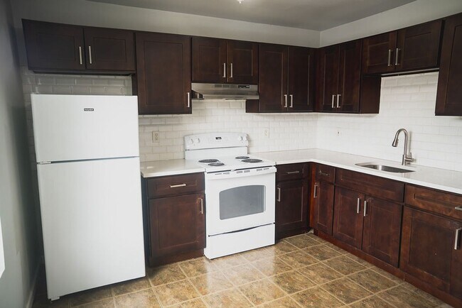 Building Photo - $100 OFF SPECIAL - Austin Street Homes - Comfort & Convenience Combined – 2BR Townhomes Now Leasing