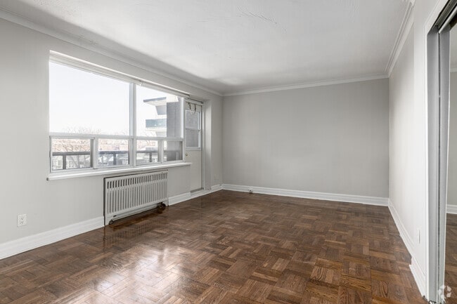 Studio - 450SF - Living Room - 99, 150 Dowling Avenue