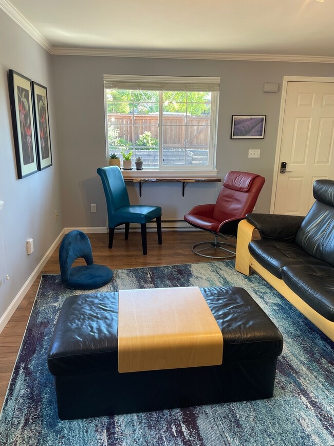 Foto del edificio - 317 E 13th St