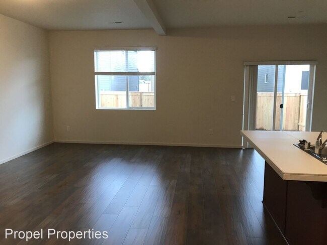 Building Photo - 3 br, 3 bath House - 5703 NE 130th Place