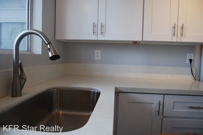 Building Photo - 4054 Highland Ave