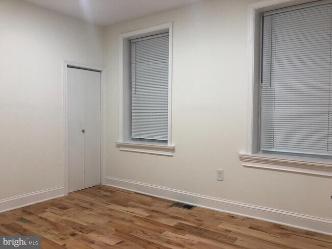 Foto del edificio - 1706 N Marshall St