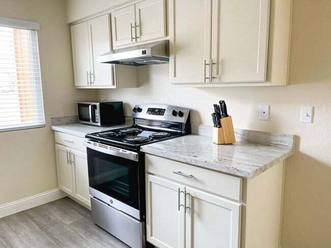 Building Photo - 12701 N Pennsylvania Ave