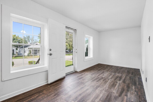 Building Photo - 2316 Shrader Ave