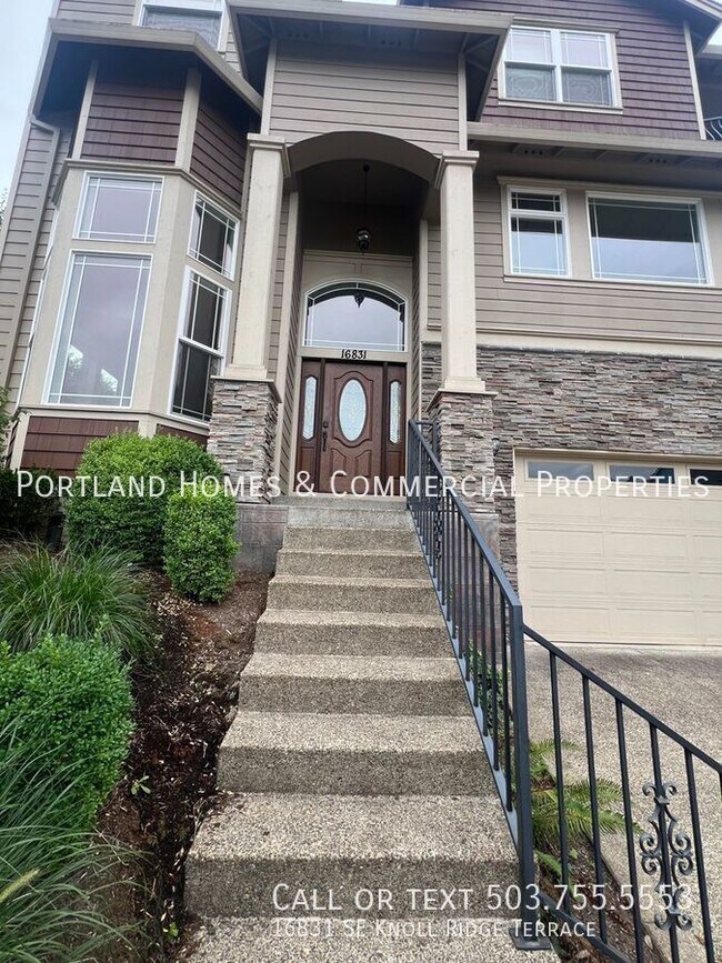 Foto del edificio - Milwaukie 4-Bedroom Home on Corner Lot, Sp...